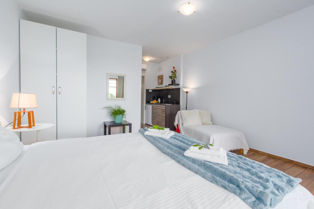 Apartments Zomzi Porec Exterior photo