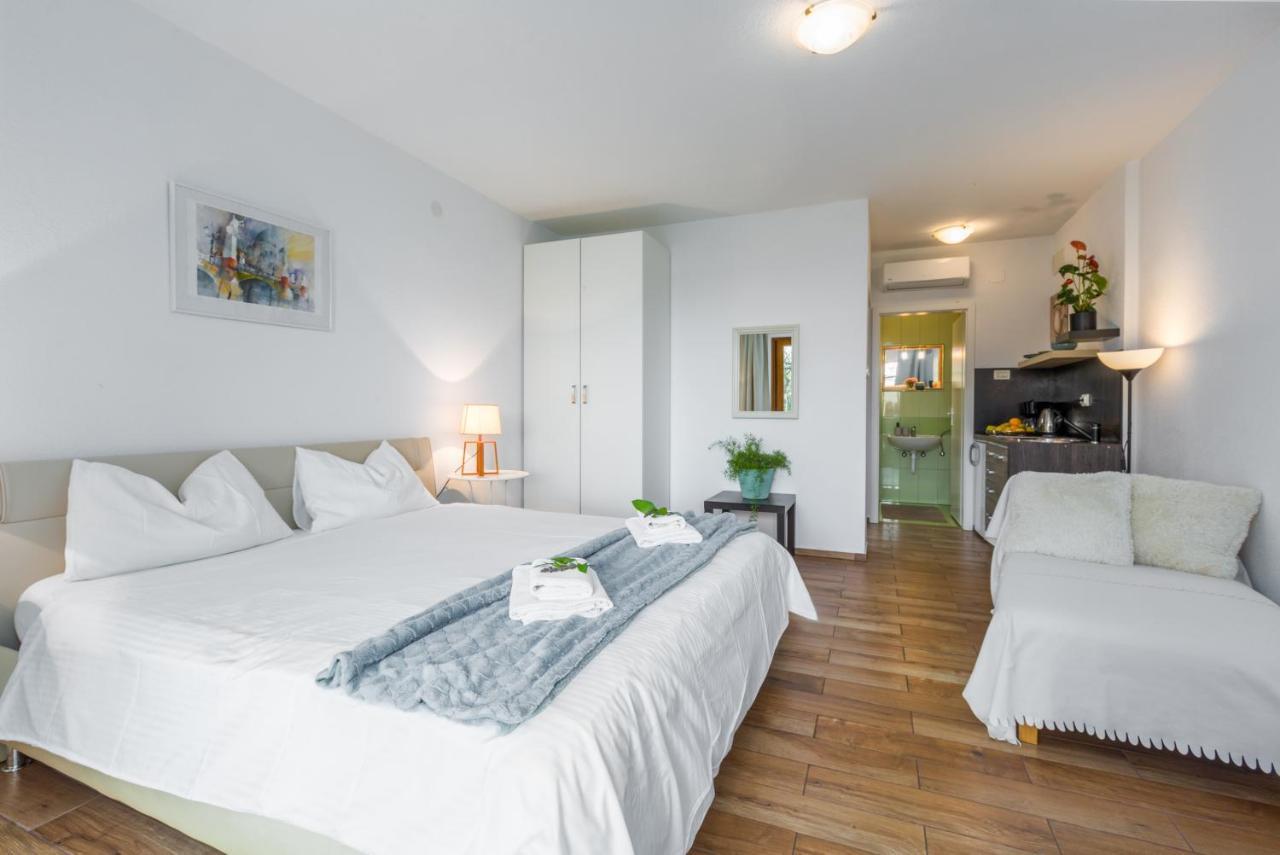 Apartments Zomzi Porec Exterior photo