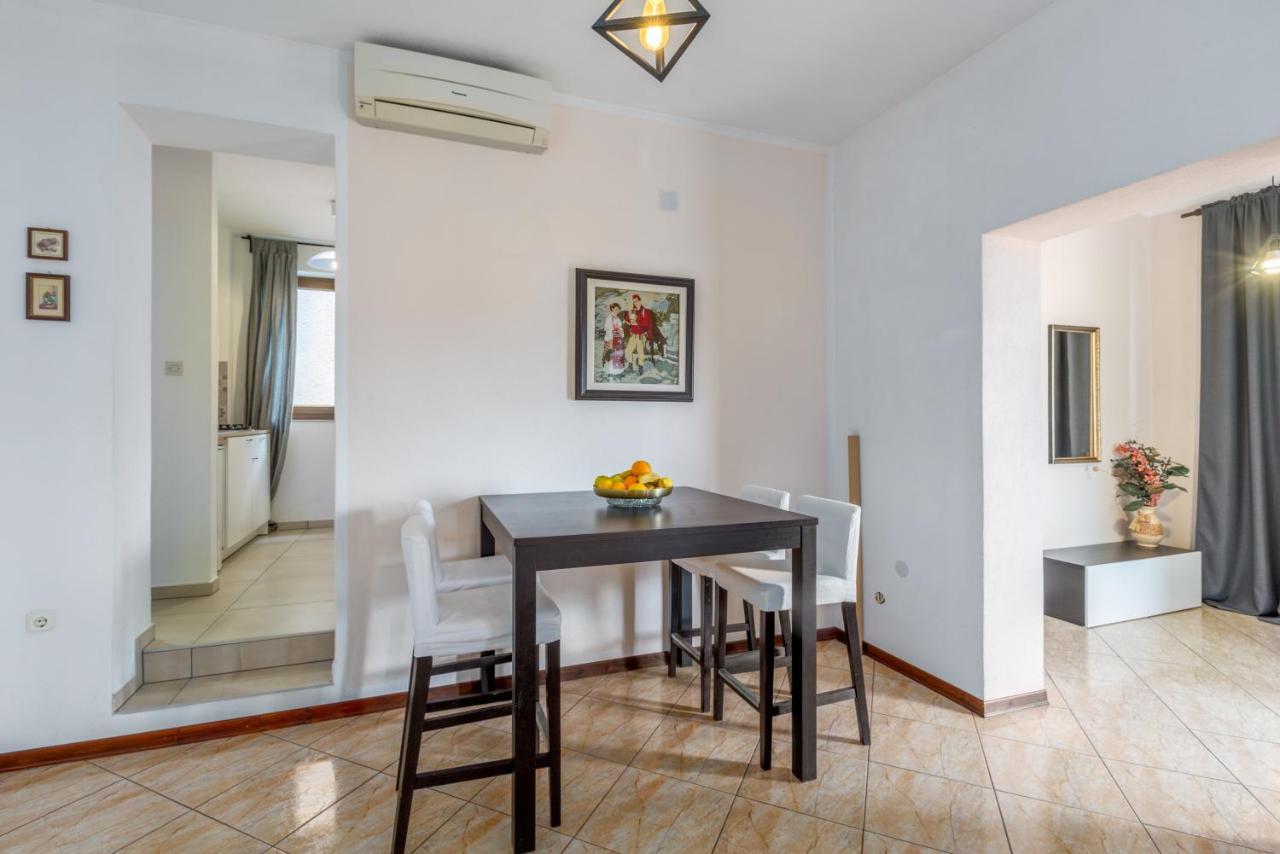 Apartments Zomzi Porec Exterior photo