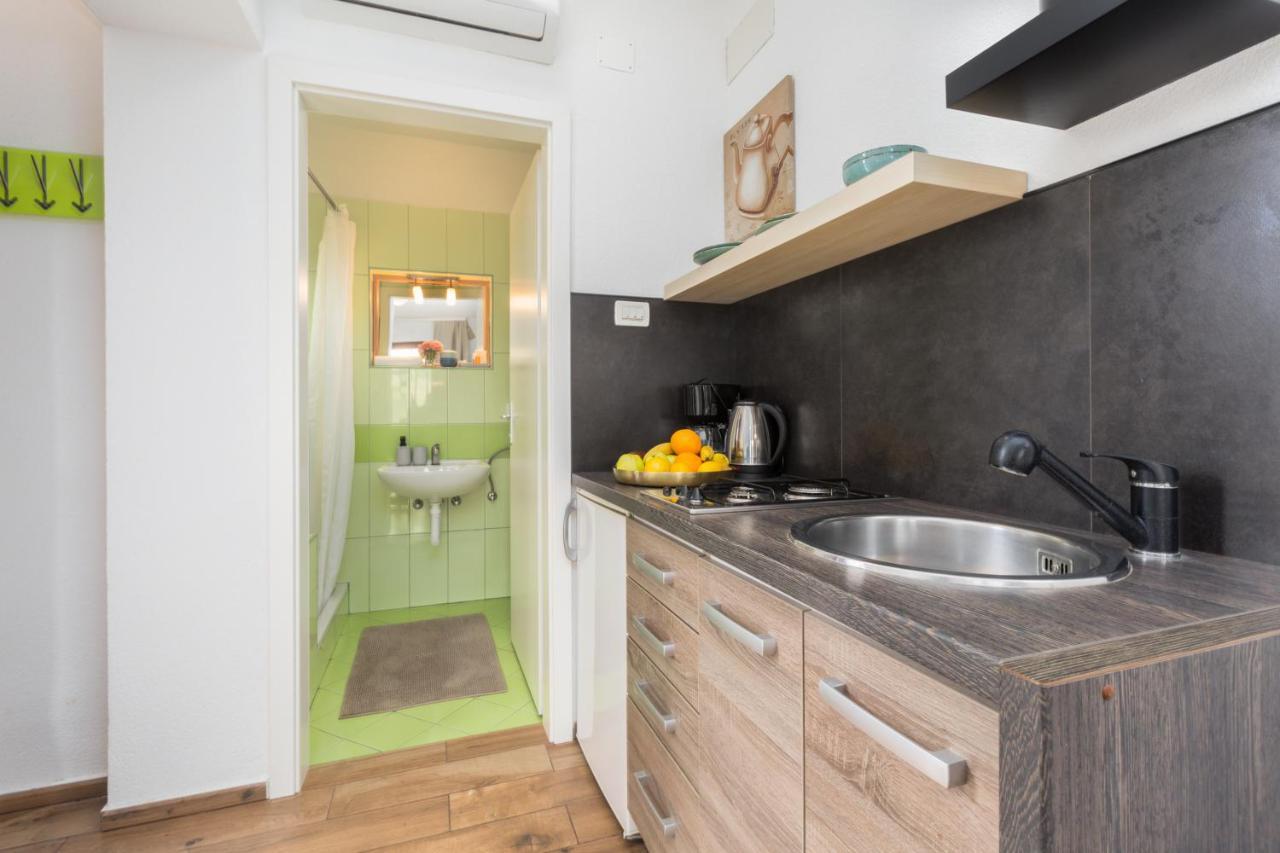 Apartments Zomzi Porec Exterior photo