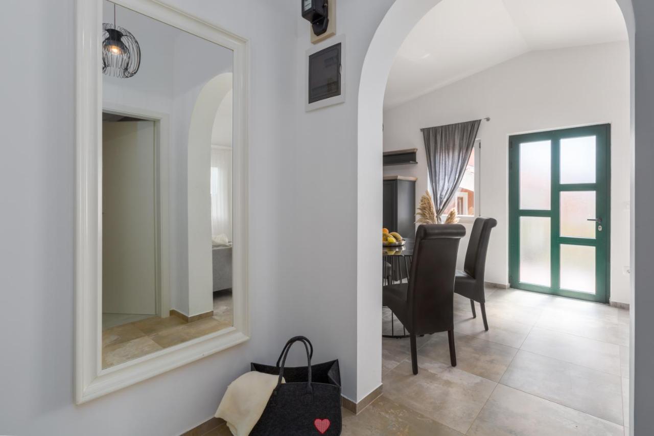 Apartments Zomzi Porec Exterior photo