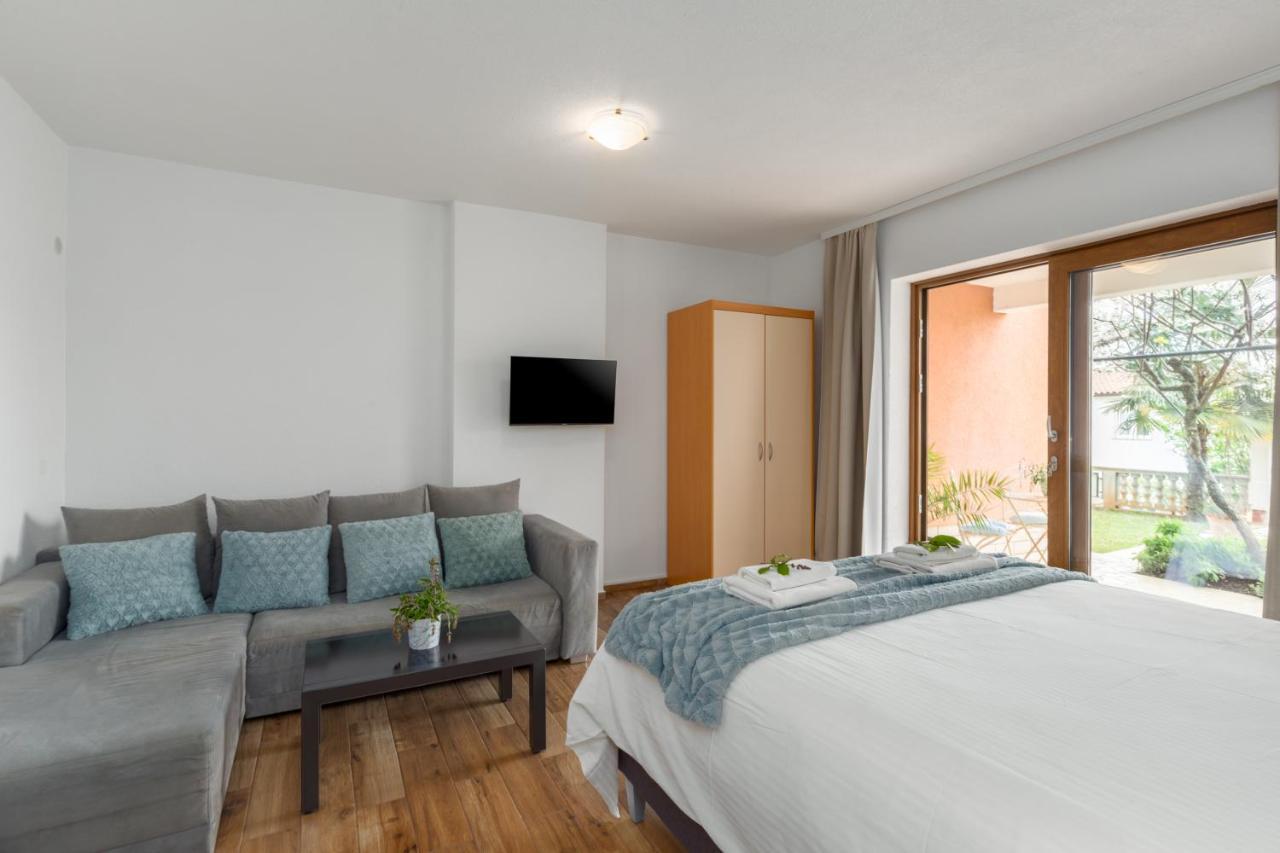 Apartments Zomzi Porec Exterior photo