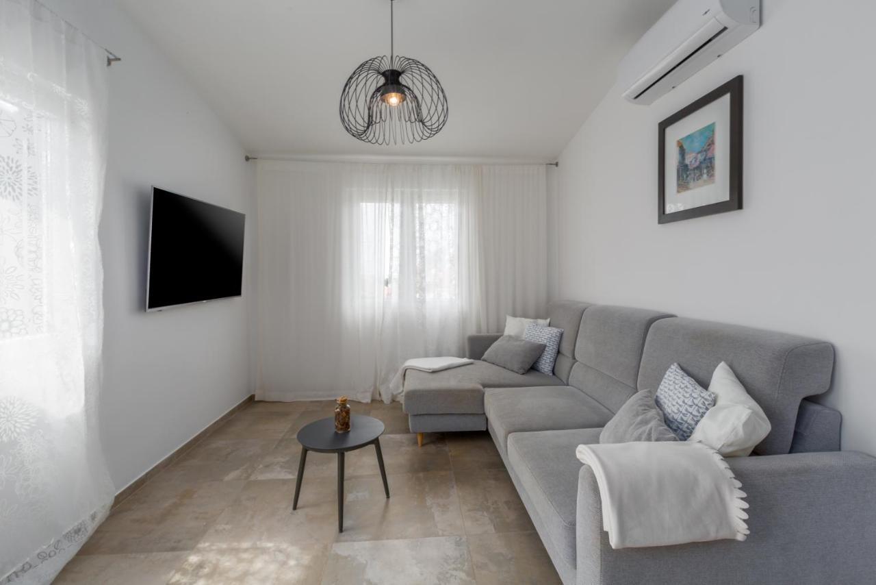 Apartments Zomzi Porec Exterior photo