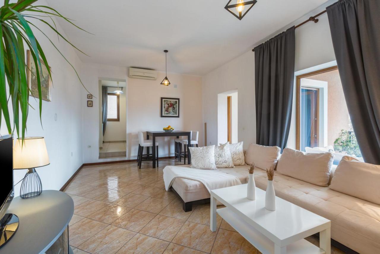 Apartments Zomzi Porec Exterior photo