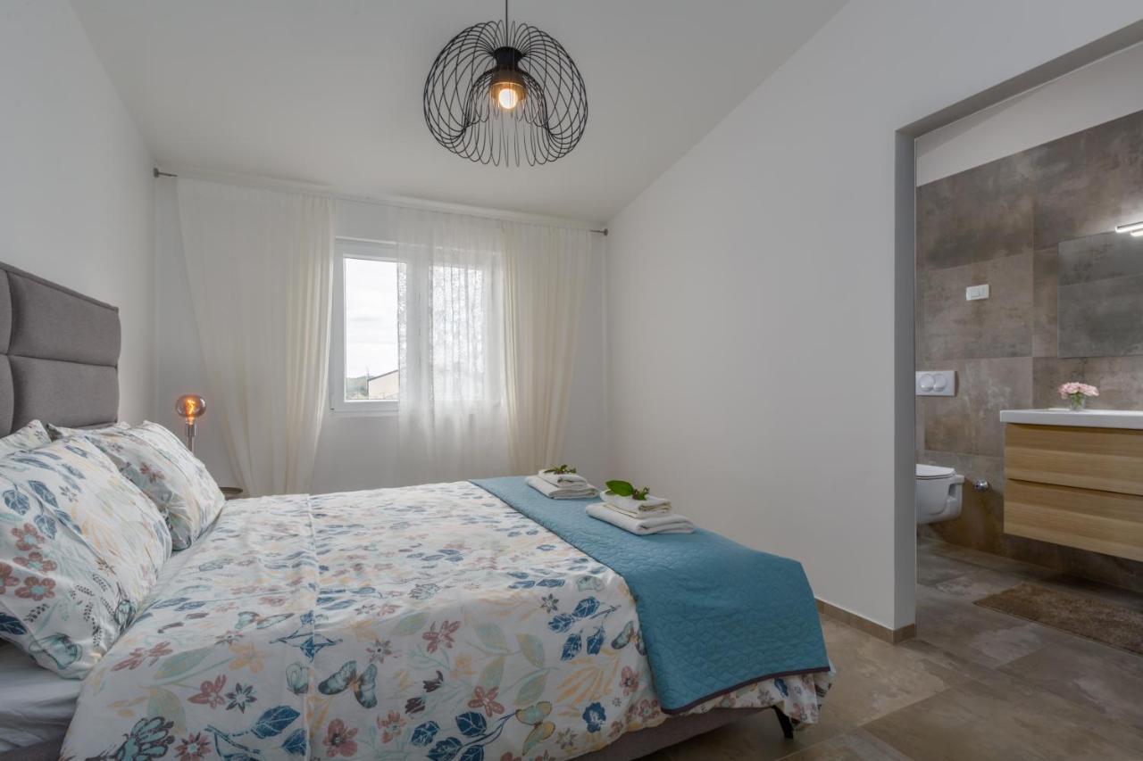 Apartments Zomzi Porec Exterior photo