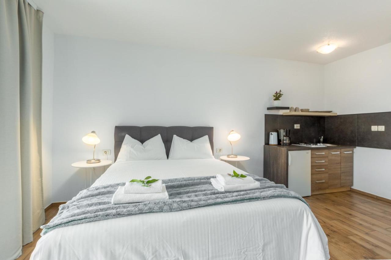 Apartments Zomzi Porec Exterior photo