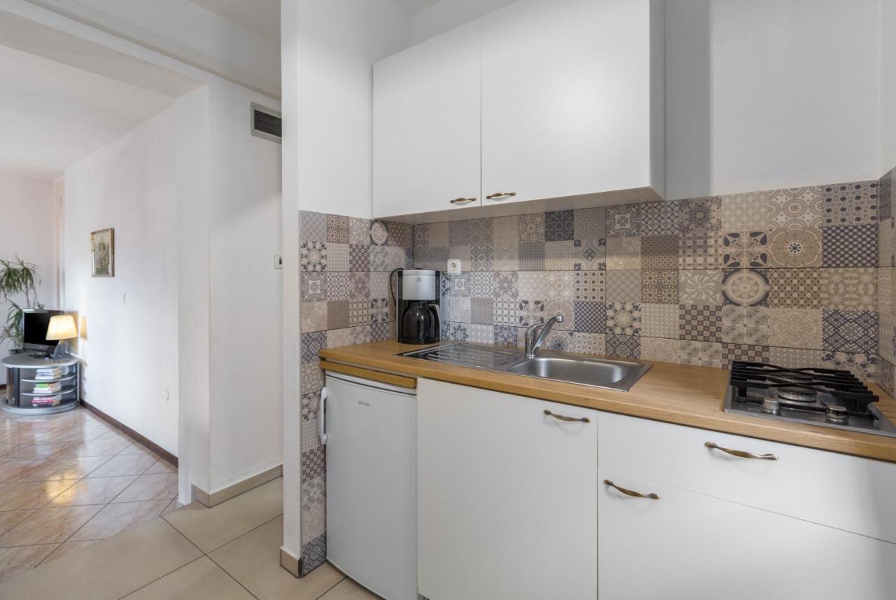 Apartments Zomzi Porec Exterior photo