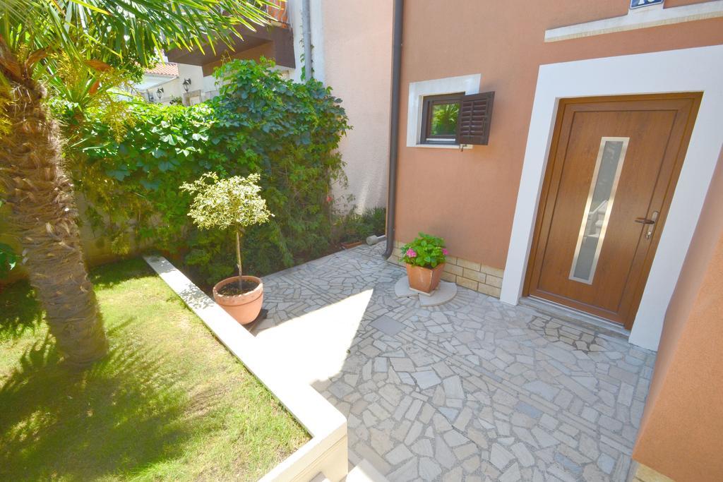 Apartments Zomzi Porec Exterior photo