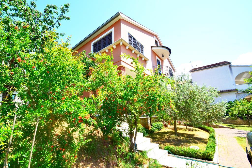 Apartments Zomzi Porec Exterior photo